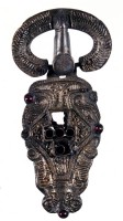 Fibbia ostrogota in argento dorato rinvenuta in territorio forlivese. Forlì, Museo Archeologico “A. Santarelli”. Immagine tratta da un pieghevole divulgativo pubblicato dal Comune di Forlì.