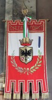 Lo stendardo del Comune di Forlì con la medaglia d'argento al valore partigiano.