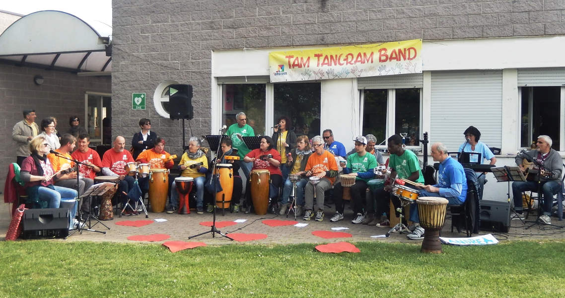 La Tam Tangram Band durante un'esibizione